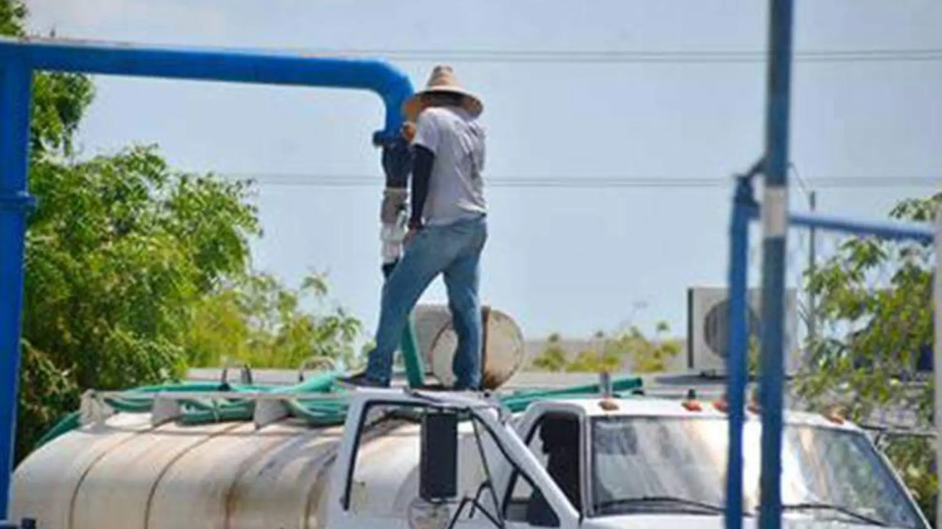 pipa de agua en los cabos